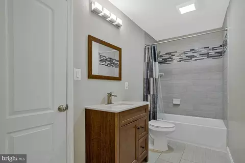 Bath - 802 207th St, Pasadena, MD 21122 photo 3 of 3