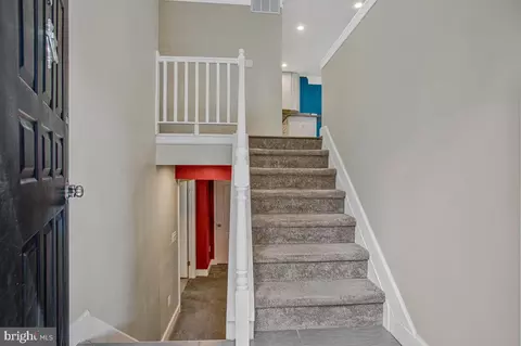 Entry Way - 802 207th St, Pasadena, MD 21122 photo 1 of 4