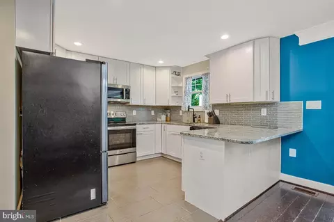 Kitchen - 802 207th St, Pasadena, MD 21122 photo 5 of 5