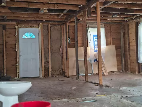 Entry Way - 1704 Twickenham Rd, Pasadena, MD 21122 photo 1 of 4