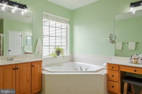 Bath - 249 Galewood Dr, Edgewater, MD 21037 photo 2 of 6