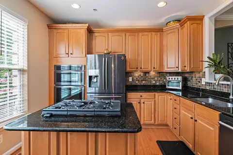 Kitchen - 249 Galewood Dr, Edgewater, MD 21037 photo 4 of 5