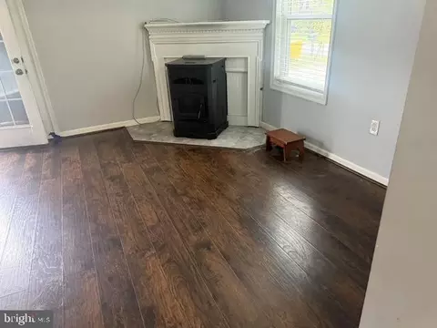 Living - 765 204th St, Pasadena, MD 21122 photo 1 of 2