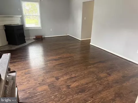 Living - 765 204th St, Pasadena, MD 21122 photo 2 of 2