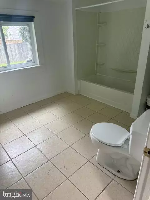 Bath - 765 204th St, Pasadena, MD 21122 photo 1 of 2