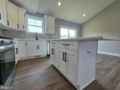 Kitchen - 121 Bishop Ave, Brooklyn, MD 21225 photo 2 of 4