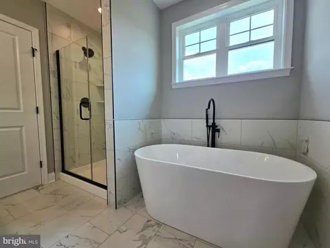 Bath - 121 Bishop Ave, Brooklyn, MD 21225 photo 5 of 6