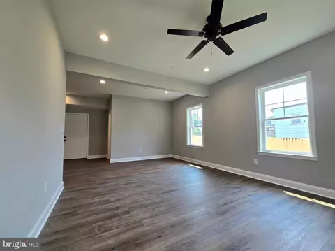 Living - 121 Bishop Ave, Brooklyn, MD 21225 photo 8 of 10