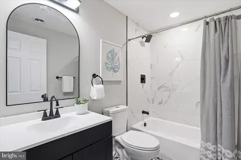 Bath - 415 Orchard Ave, Brooklyn, MD 21225 photo 3 of 4