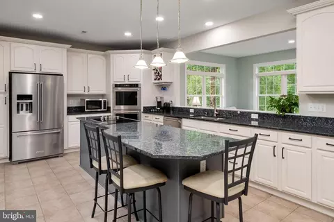 Kitchen - 1654 Braid Hills Dr, Pasadena, MD 21122 photo 2 of 3