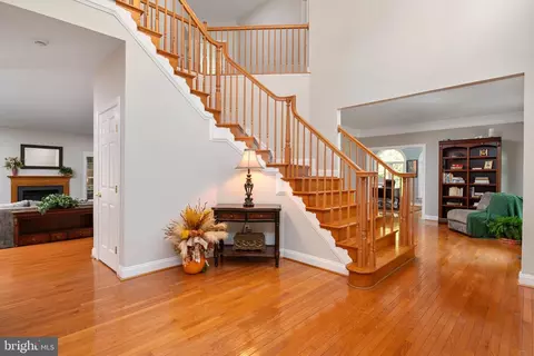 Entry Way - 1654 Braid Hills Dr, Pasadena, MD 21122 photo 2 of 8