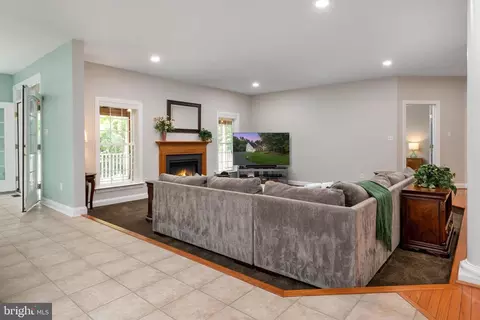 Living - 1654 Braid Hills Dr, Pasadena, MD 21122 photo 2 of 5