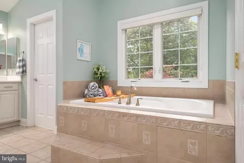 Bath - 1654 Braid Hills Dr, Pasadena, MD 21122 photo 3 of 7