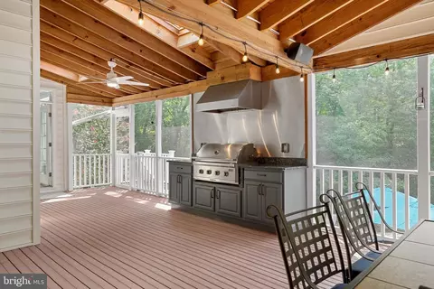 Exterior - 1654 Braid Hills Dr, Pasadena, MD 21122 photo 14 of 31