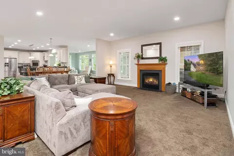 Living - 1654 Braid Hills Dr, Pasadena, MD 21122 photo 4 of 5