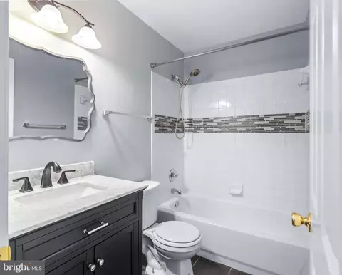 Bath - 2000 Cramer Point Ct, Odenton, MD 21113 photo 3 of 4