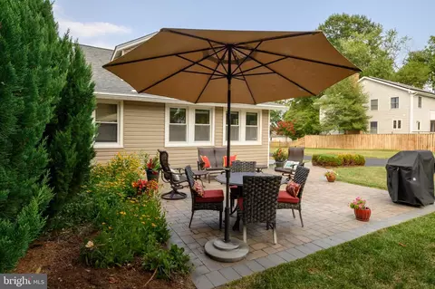 Exterior - 208 Edgewater Dr, Edgewater, MD 21037 photo 5 of 7