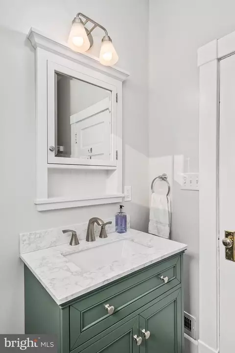Bath - 208 Edgewater Dr, Edgewater, MD 21037 photo 3 of 6