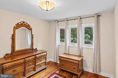 Bedroom - 208 Edgewater Dr, Edgewater, MD 21037 photo 4 of 8