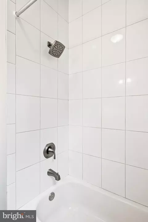 Bath - 208 Edgewater Dr, Edgewater, MD 21037 photo 4 of 6