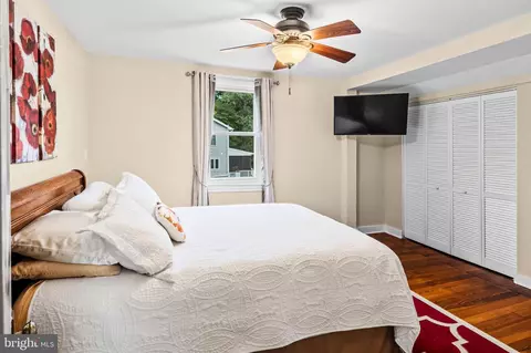 Bedroom - 208 Edgewater Dr, Edgewater, MD 21037 photo 1 of 8
