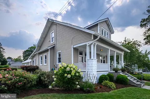 Exterior - 208 Edgewater Dr, Edgewater, MD 21037 photo 1 of 7