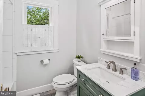 Bath - 208 Edgewater Dr, Edgewater, MD 21037 photo 2 of 6