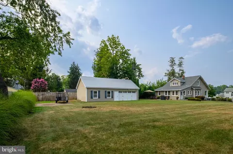Exterior - 208 Edgewater Dr, Edgewater, MD 21037 photo 6 of 7