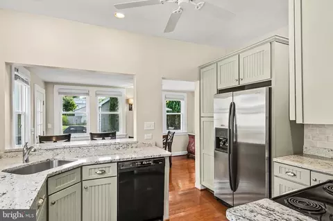 Kitchen - 208 Edgewater Dr, Edgewater, MD 21037 photo 3 of 3