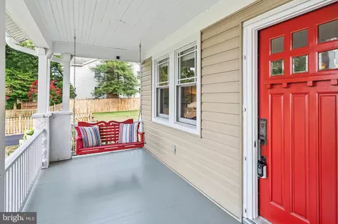 Exterior - 208 Edgewater Dr, Edgewater, MD 21037 photo 4 of 7