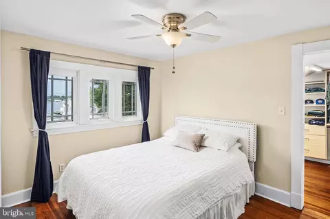 Bedroom - 208 Edgewater Dr, Edgewater, MD 21037 photo 5 of 8