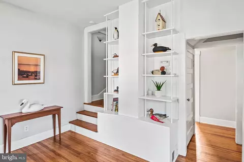Entry Way - 208 Edgewater Dr, Edgewater, MD 21037 photo 2 of 4