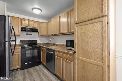 Kitchen - 1482 Blockton Ct, Crofton, MD 21114 photo 2 of 3