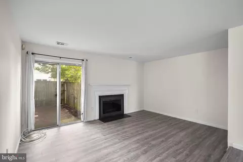 Living - 1482 Blockton Ct, Crofton, MD 21114 photo 5 of 6