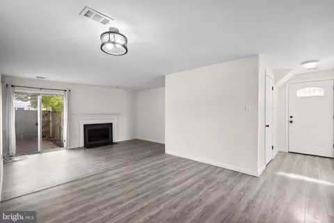 Living - 1482 Blockton Ct, Crofton, MD 21114 photo 4 of 6