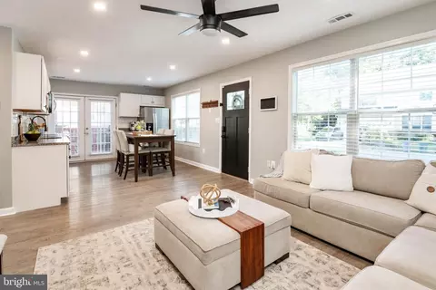 Entry Way - 205 Linden Ave, Edgewater, MD 21037 photo 2 of 3