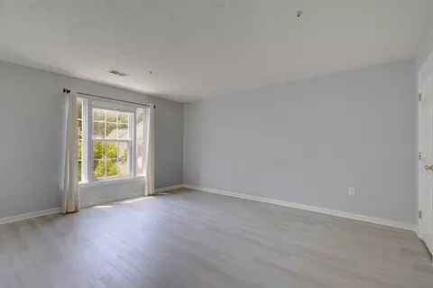 Living - 618 Belle Dora Ct, Arnold, MD 21012 photo 4 of 4