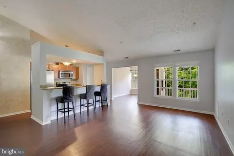 Living - 618 Belle Dora Ct, Arnold, MD 21012 photo 1 of 4