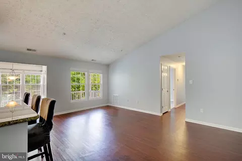 Living - 618 Belle Dora Ct, Arnold, MD 21012 photo 2 of 4