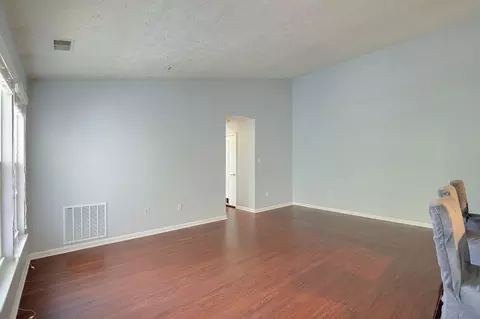 Living - 618 Belle Dora Ct, Arnold, MD 21012 photo 3 of 4