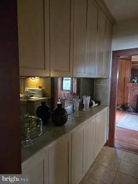 Entry Way - 1737 Cedar Ave, Shady Side, MD 20764 photo 7 of 9