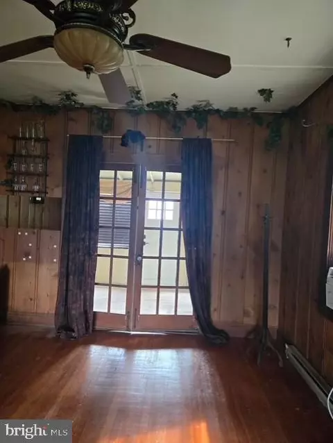 Entry Way - 1737 Cedar Ave, Shady Side, MD 20764 photo 6 of 9