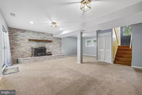 Living - 1398 Rainbow Dr, Pasadena, MD 21122 photo 5 of 8
