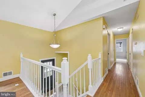 Entry Way - 1398 Rainbow Dr, Pasadena, MD 21122 photo 2 of 5