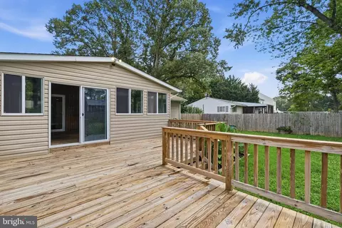 Exterior - 550 Sunset Knoll Rd, Pasadena, MD 21122 photo 7 of 9