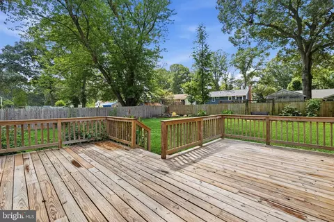 Exterior - 550 Sunset Knoll Rd, Pasadena, MD 21122 photo 8 of 9