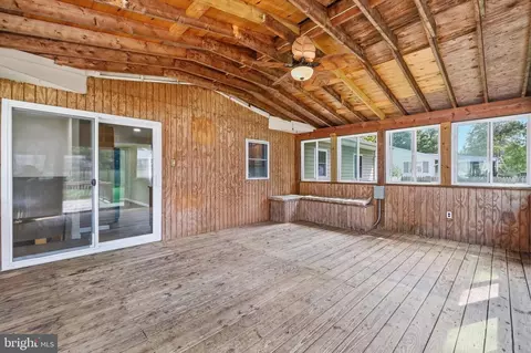 Exterior - 550 Sunset Knoll Rd, Pasadena, MD 21122 photo 6 of 9