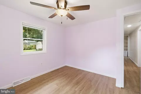 Bedroom - 550 Sunset Knoll Rd, Pasadena, MD 21122 photo 3 of 6