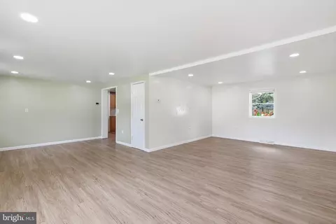 Living - 550 Sunset Knoll Rd, Pasadena, MD 21122 photo 4 of 4