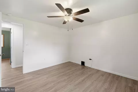 Entry Way - 550 Sunset Knoll Rd, Pasadena, MD 21122 photo 2 of 4